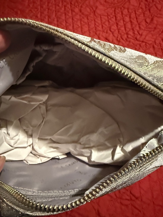 Vince Camuto Cosmetics Bag With Eye Mask set - Picture 2 of 11